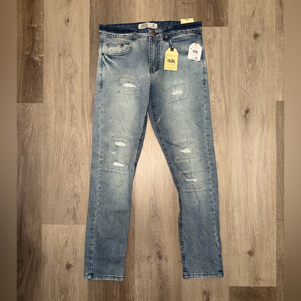Trestles Supply Co Light Wash Distressed Slim Straight Jeans NWT Size 30
